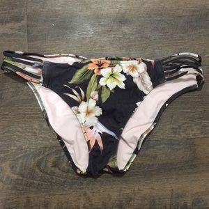 Shade & Shore Scrunch Bikini Bottom Size Medium